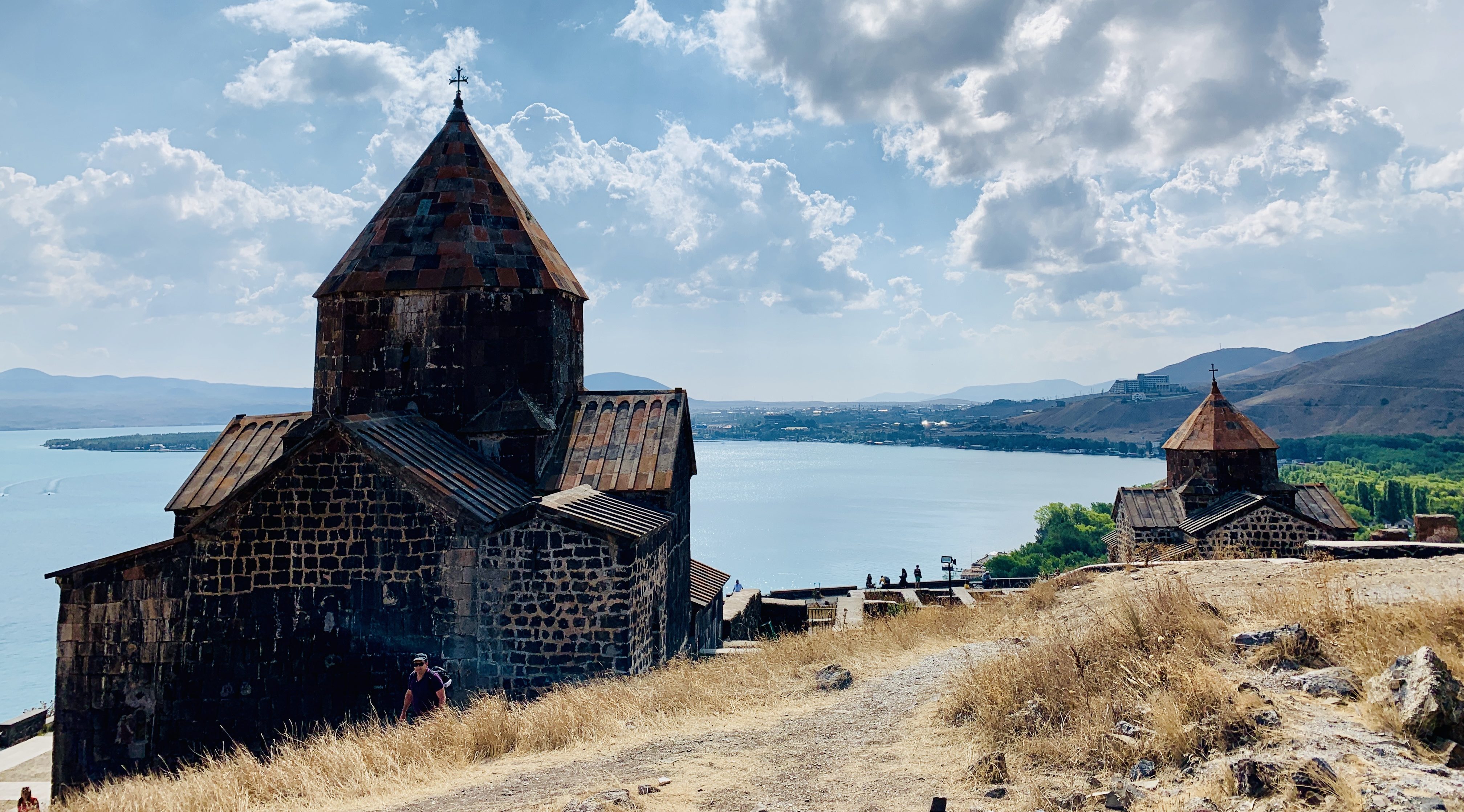 Snabbt stopp vid Sevansjön i Armenien & vidare till Azerbaijan!