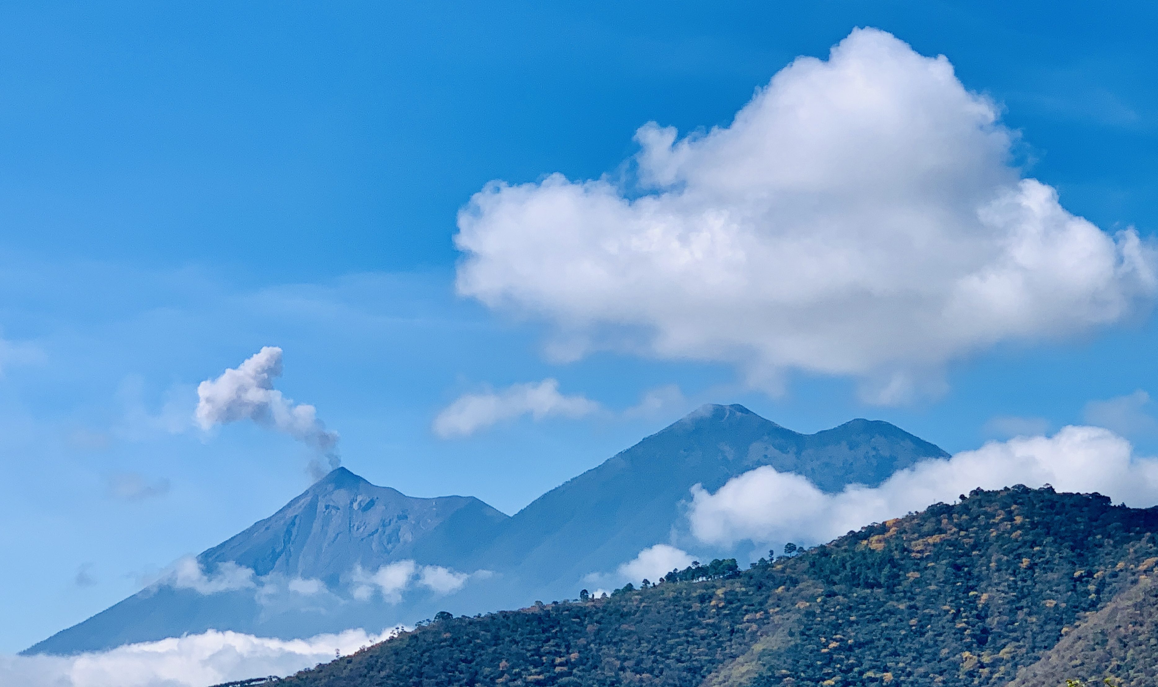 Kullerstensgränder & vulkaner i Antigua